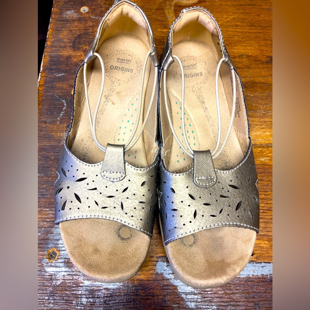 Earth Origins Ingrid faux leather champaign 7 M Open toe sandals boho vegan